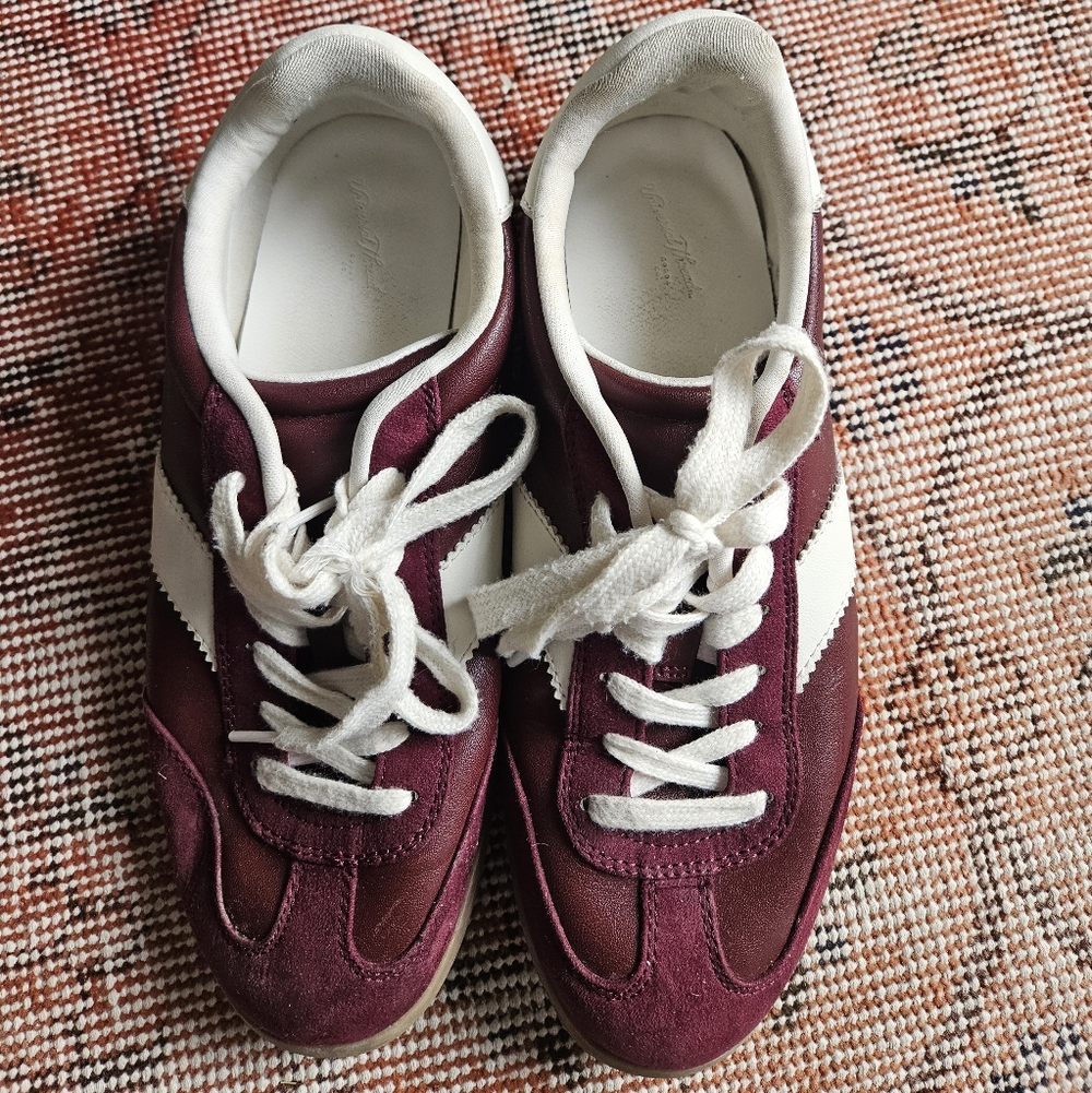 Universal Thread Womens Sneakers
